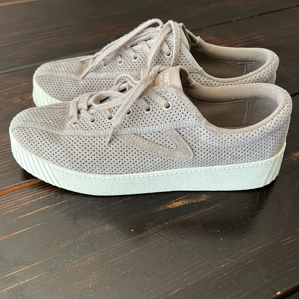 Tretorn platform sneakers in beige size women’s 9